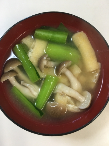 小松菜、しめじ、おあげのお味噌汁、
冷凍野菜があると助かりますね。
