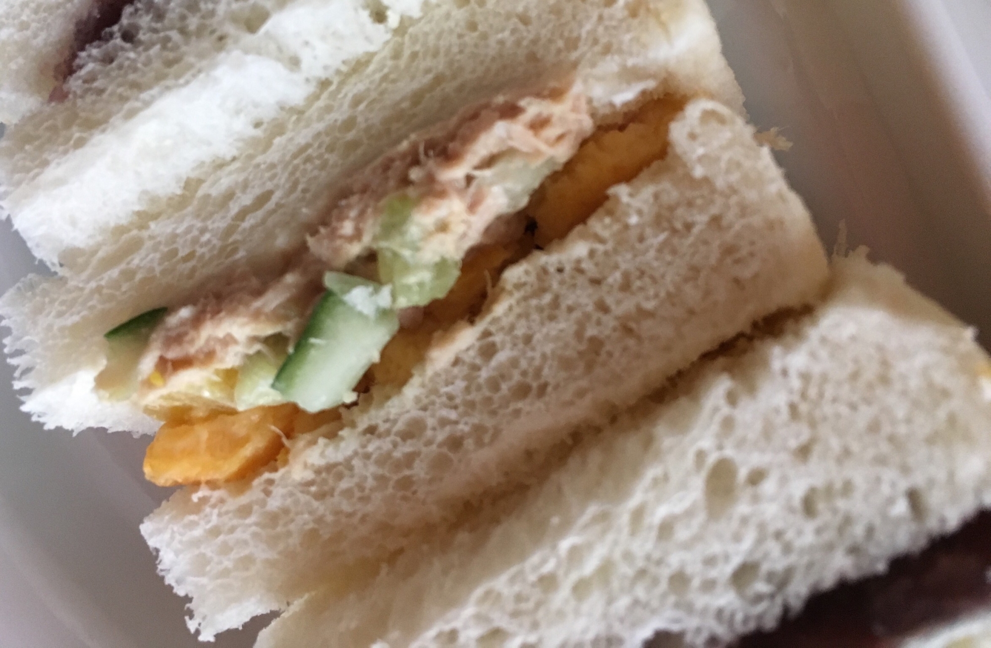 卵とツナときゅうりのサンドイッチ