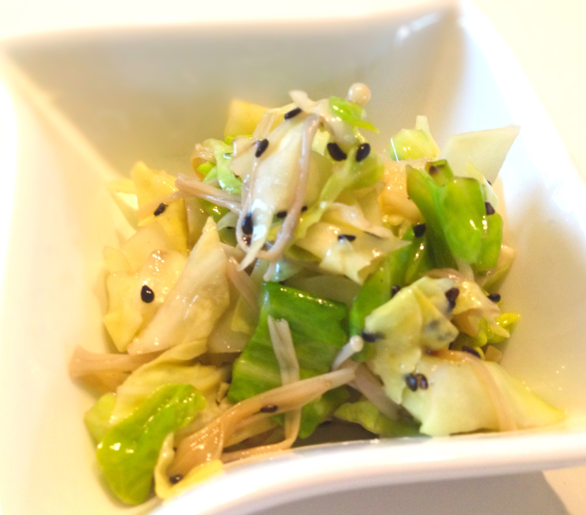 ちょこっと副菜に!キャベツとえのきのゴマ和え