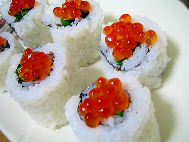 華やか♪いくらとシソの巻き寿司 レシピ・作り方 by ミルク白うさぎ - 楽天レシピ