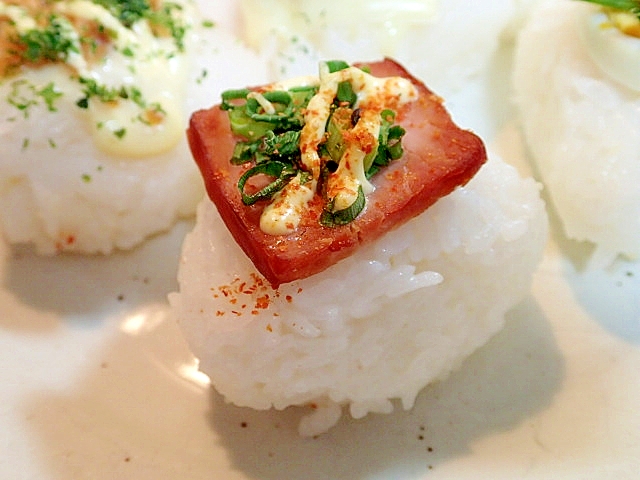 七味/マヨで　焼豚と葱の焼きおにぎり