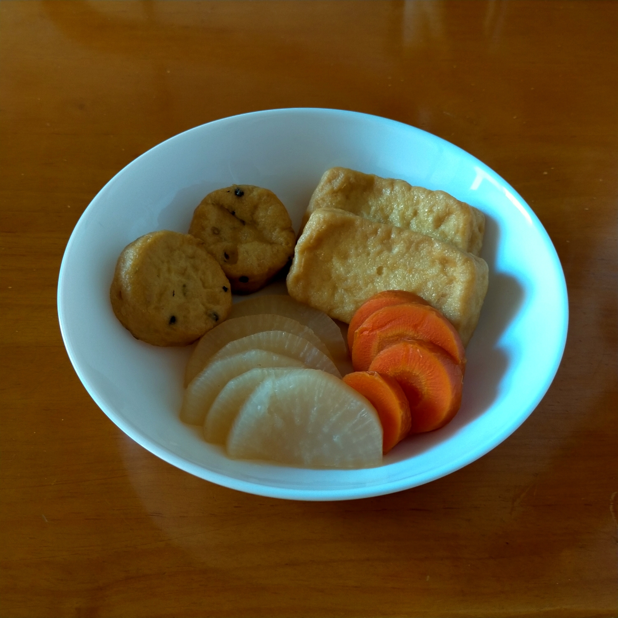 大根と人参とがんもどきの煮物