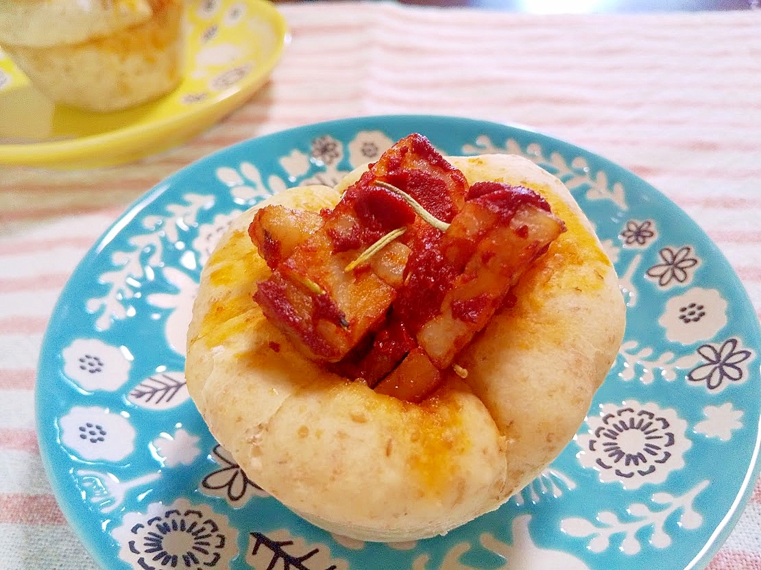 トマトと豚肉のマフィンカップパン