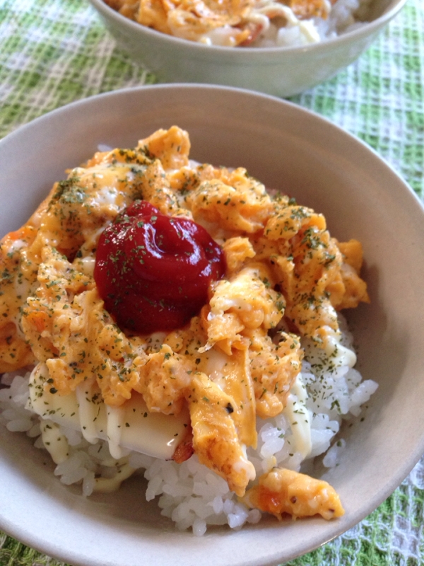 ベーコンエッグチーズ丼