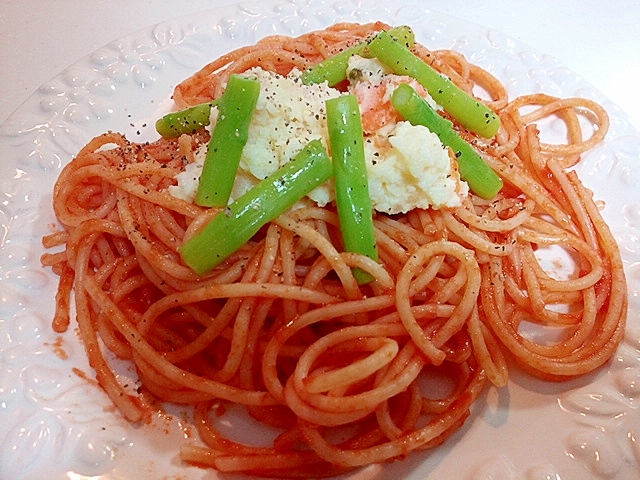 ポテトサラダとアスパラガスのケチャップパスタ