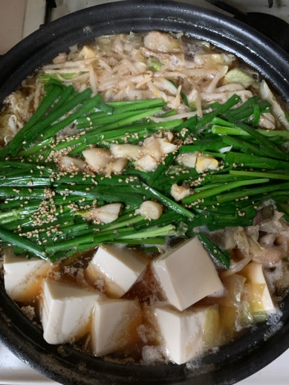 子供が食べるので鷹の爪を入れませんでした。にんにくは大きめに切って、チューブのにんにくを入れました❤️塩しょうゆスープは、初めてですが美味しかったです‼️
