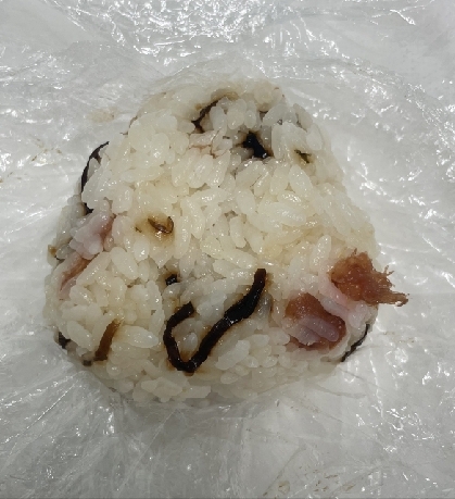 おにぎり ( 梅 塩昆布 炒り卵 )