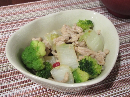 小松菜の代わりにブロッコリーを使いましたが…蒸し焼きで、とっても簡単に作れますね！
豆板醤でピリッとアクセントが付いて、とても美味しかったです♪