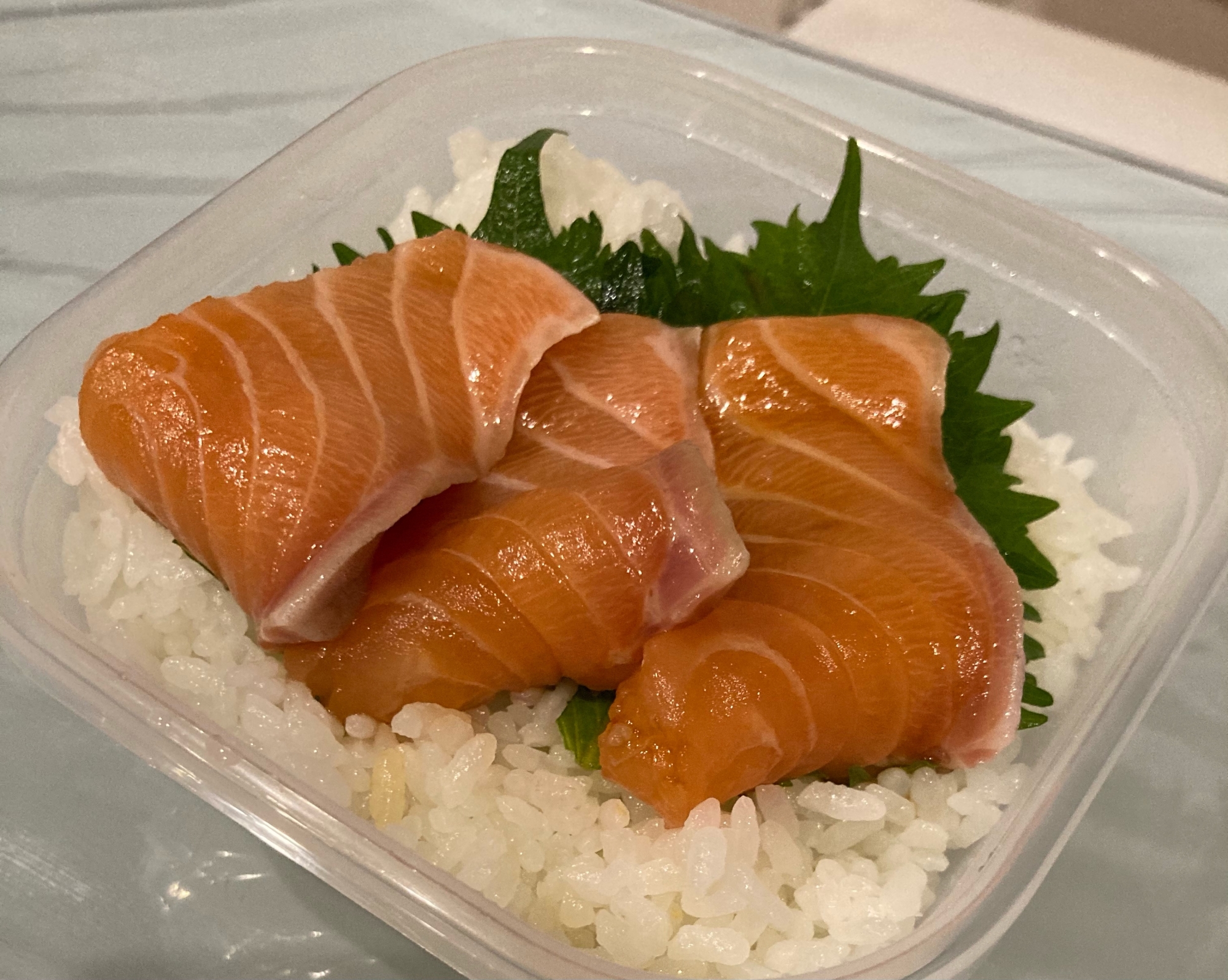 サーモンの漬け丼