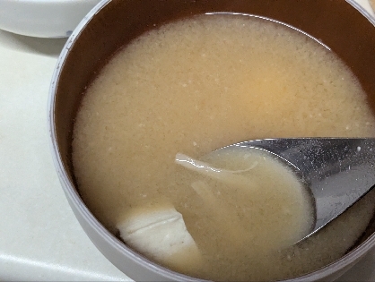 えのきと絹ごし豆腐の味噌汁（鰹だし）