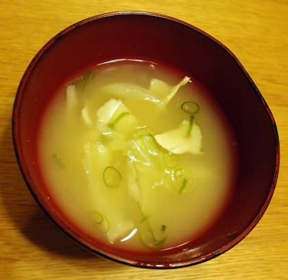 じゃがいもとキャベツと長葱のお味噌汁