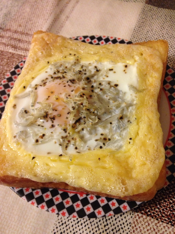 目玉焼きしらすトースト