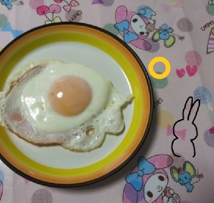 おとちゃん～☽･:*ハムでハムエッグ初めて作ったよ～(*´∇`)ﾉベーコンエッグをつくってたから(・ x ・)ハムから卵が逃げず焼けたよ～☽･:*