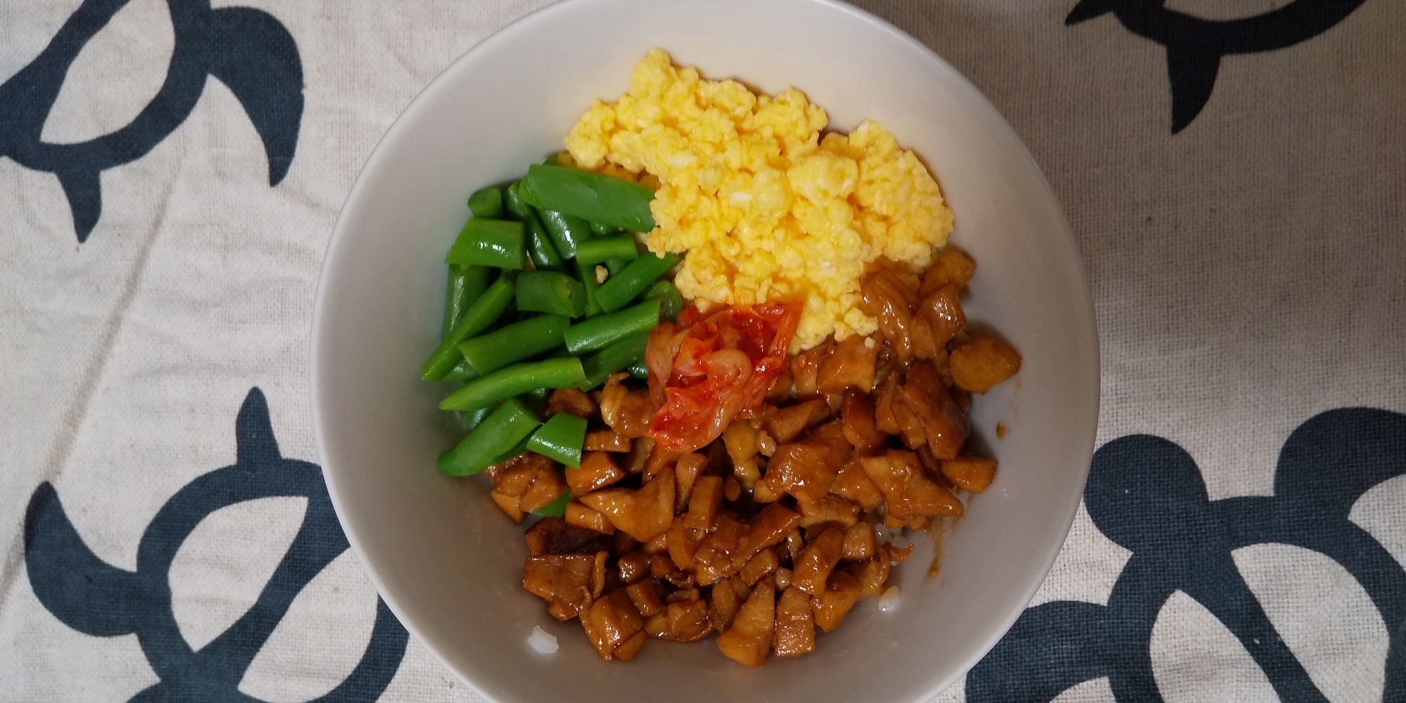 三色の鶏そぼろ丼～簡単&底コスト～