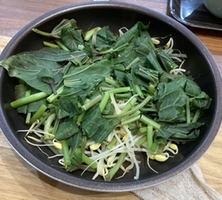 ほうれん草と豆もやしの蒸し焼きサラダ