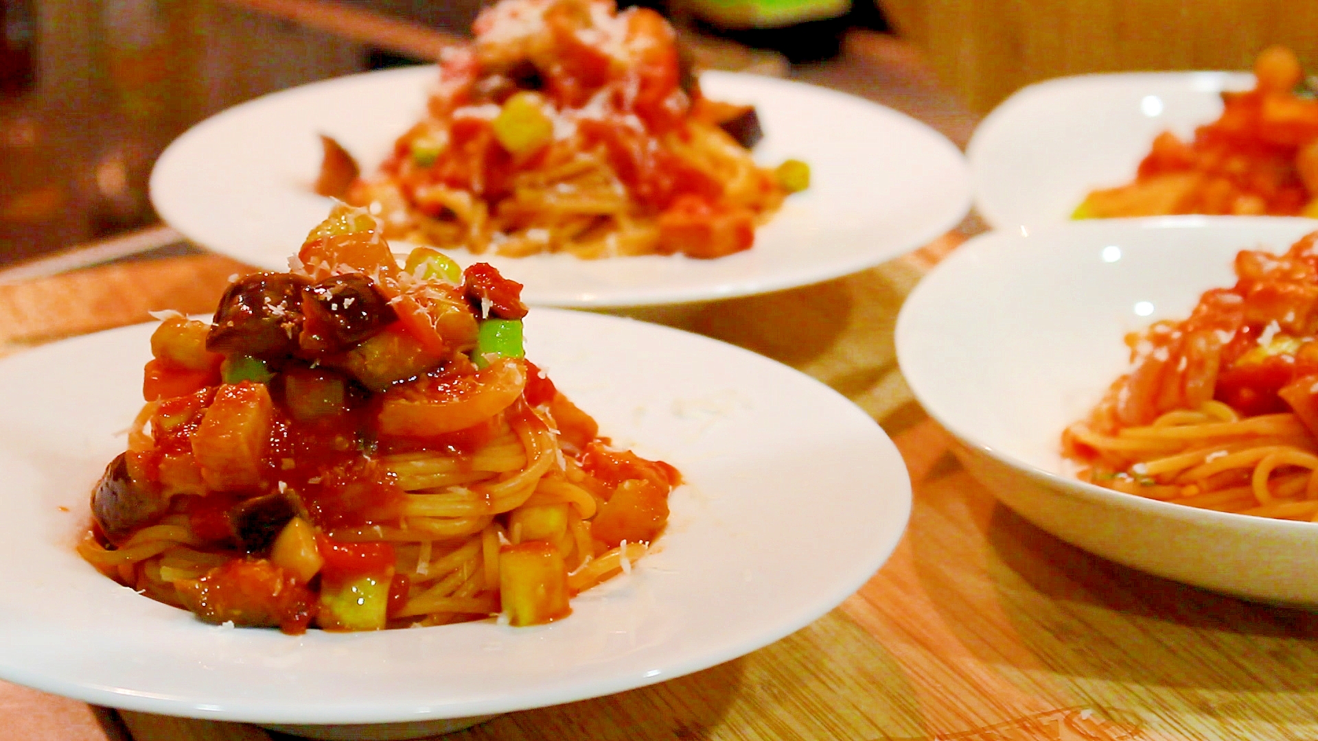 お父っちゃんが作る夏野菜のトマトソースパスタ