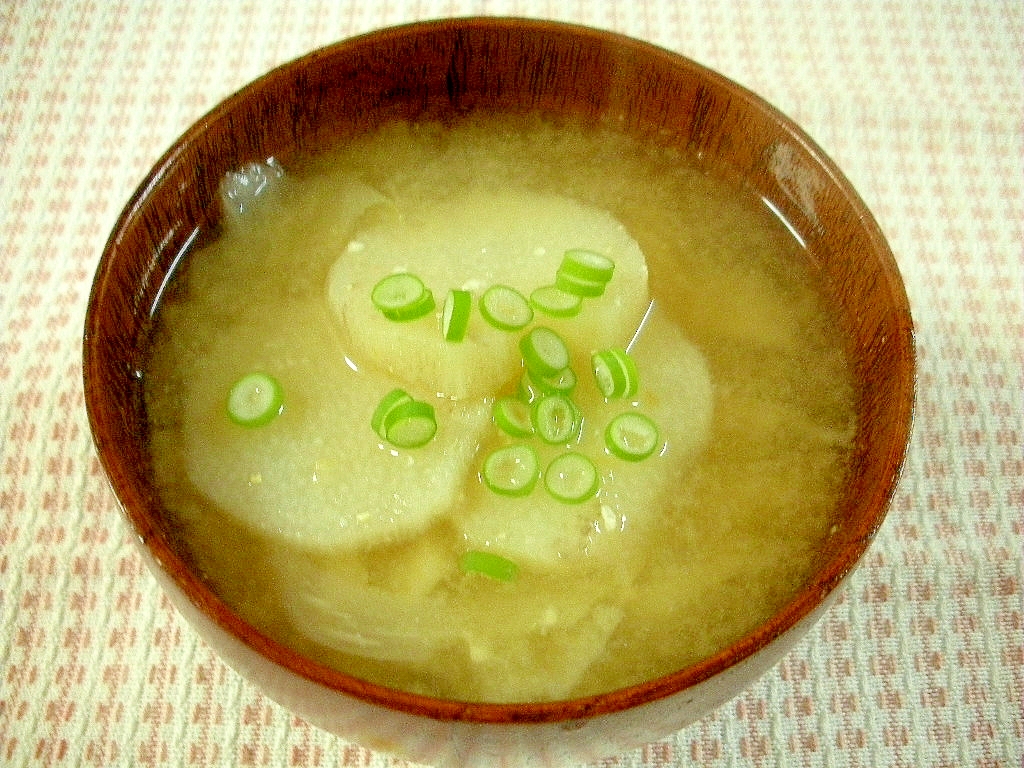 体にやさしい！長芋とキャベツのとろーり味噌汁