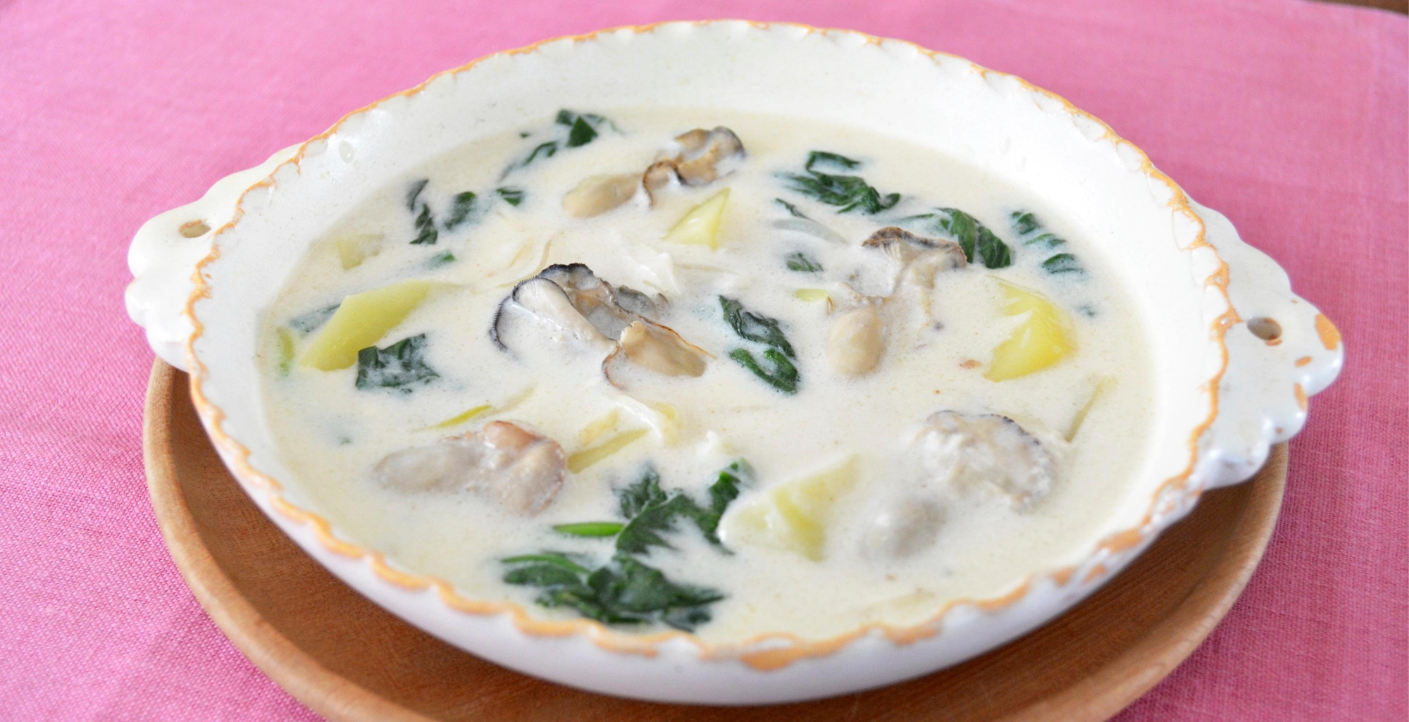 牡蠣とほうれん草のクラムチャウダー