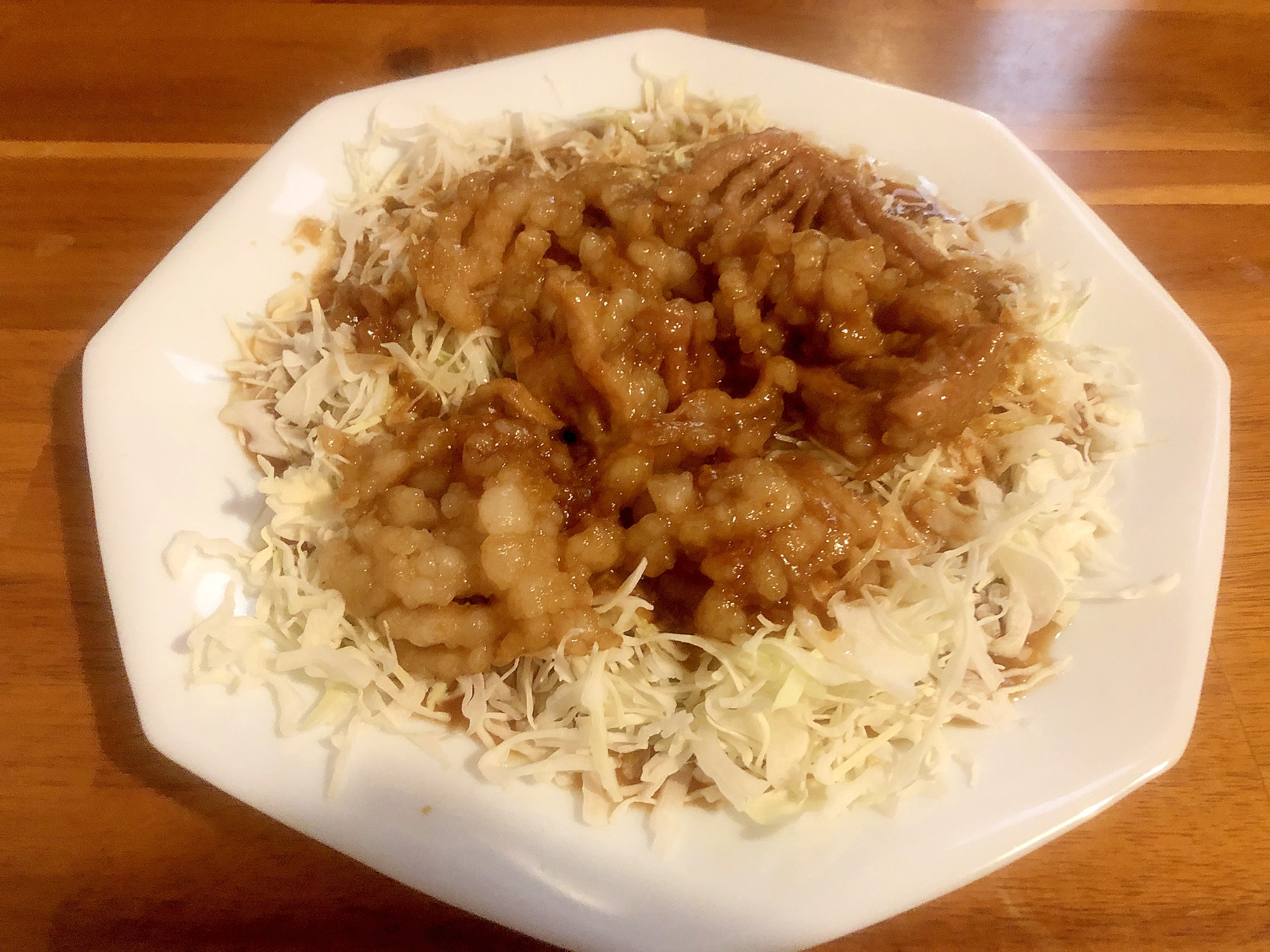 キャベツを食べる気仙沼風ホルモン（和風味噌だれ）