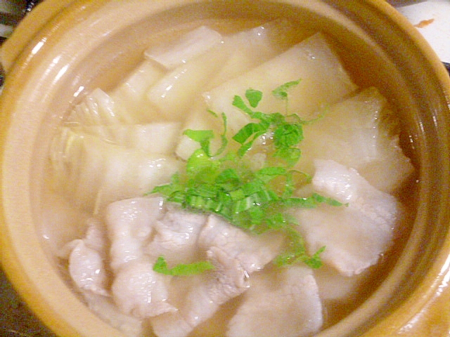 土鍋で簡単♪白菜と豚バラ肉の和風スープ