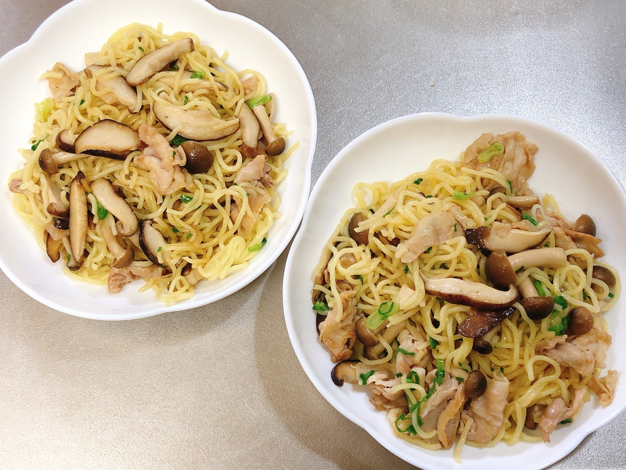 キノコと豚肉の塩焼きそば