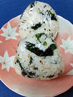 ごま油プラスで わかめのごまおにぎり レシピ 作り方 By Nyan260 楽天レシピ ごま油プラスで わかめのごまおにぎり レシピ 作り方 By Nyan260 楽天レシピ