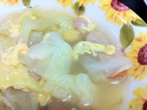 【簡単×美味】キャベツとウインナーの中華スープ