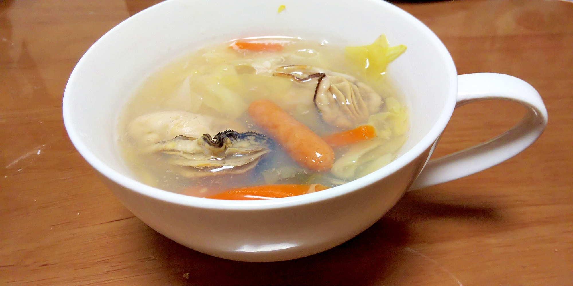 牡蠣とウインナーのスープ