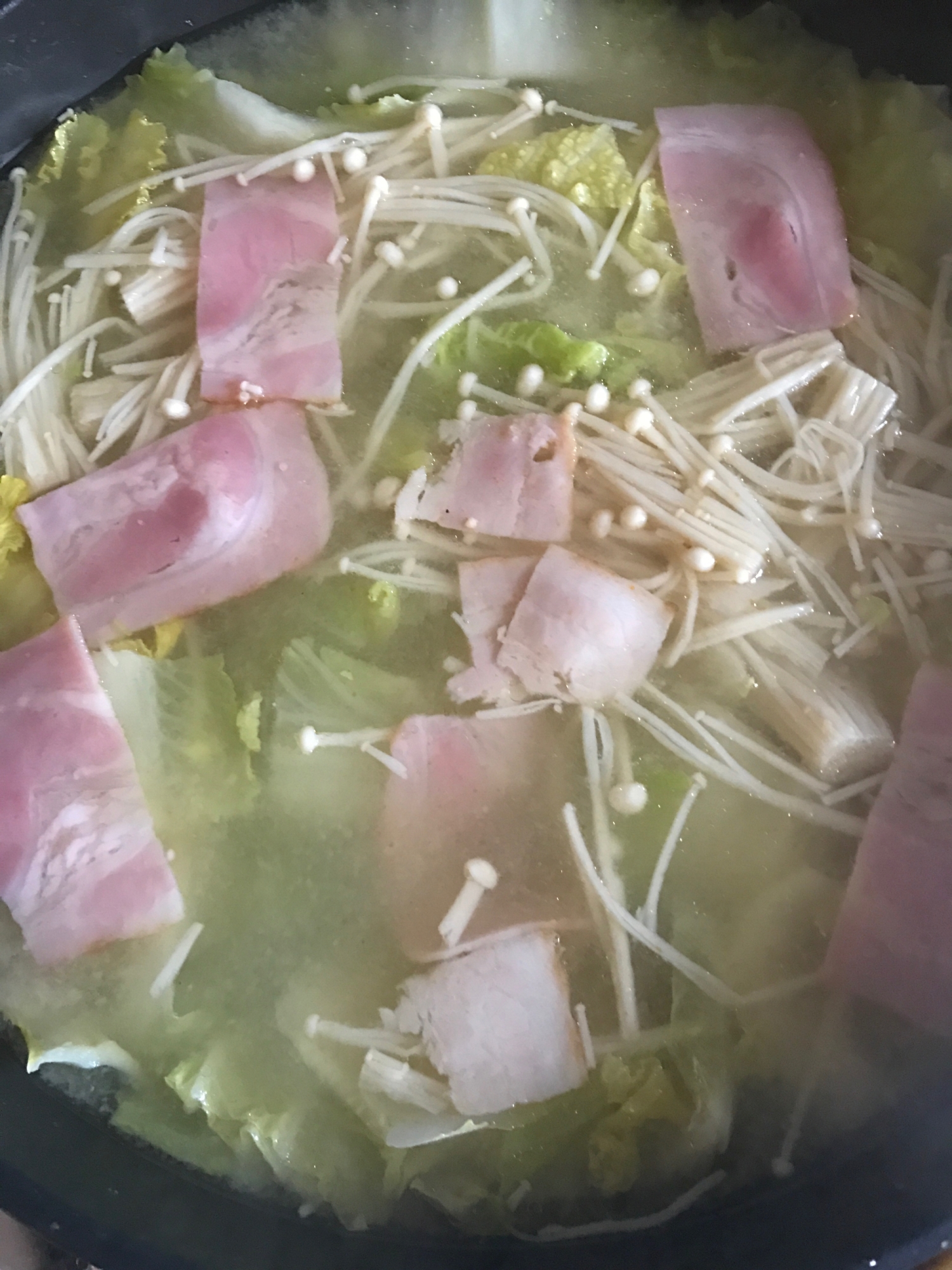 ごま油風味！白菜とベーコンの味噌鍋