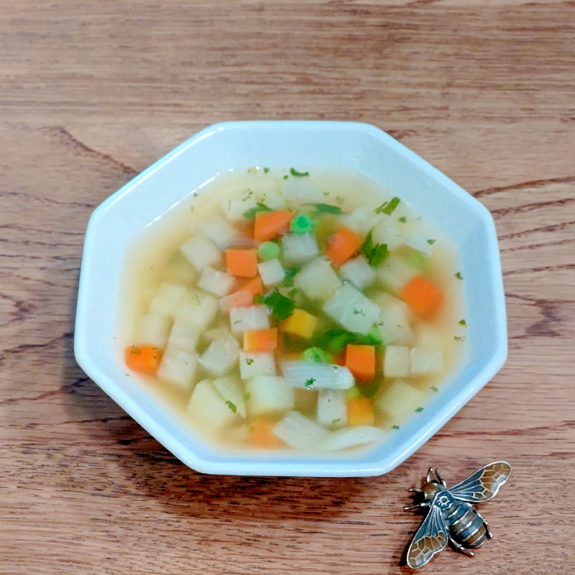 お野菜とハーブのコンソメスープ