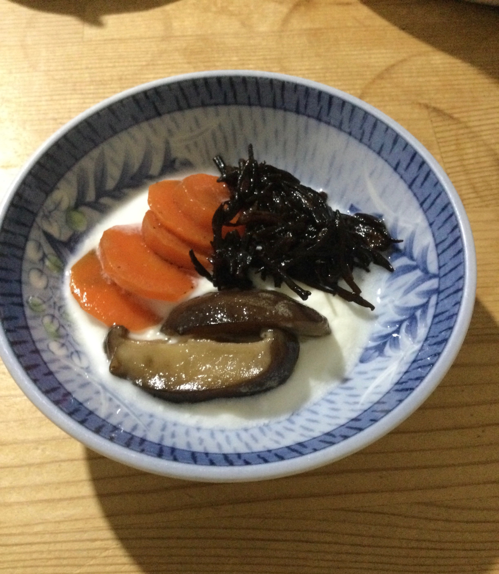 人参椎茸芽ひじきヨーグルト♪