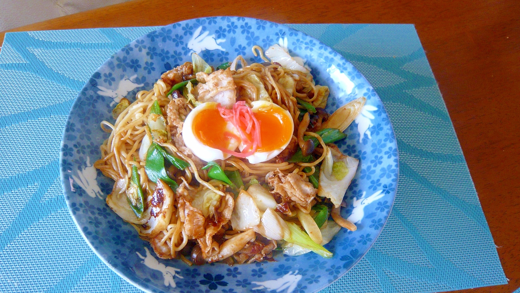 ♥　とろ～り半熟ゆで卵のせソース焼きそば　♥