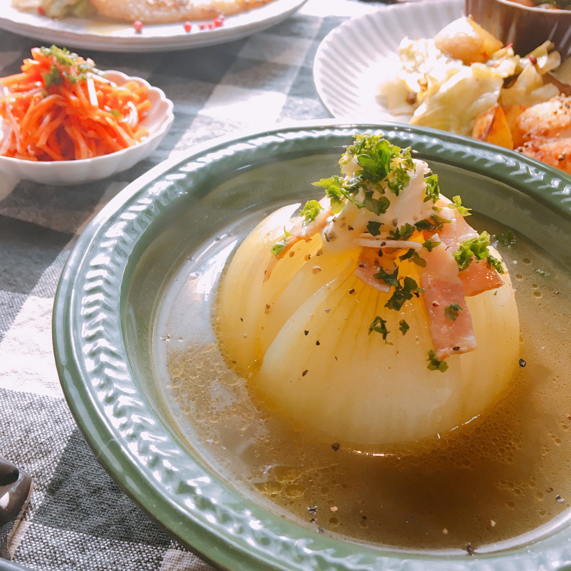 まるごと玉ねぎのスープ