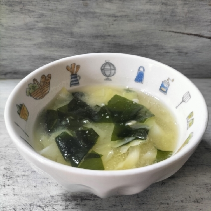 白菜とわかめと油揚げの味噌汁