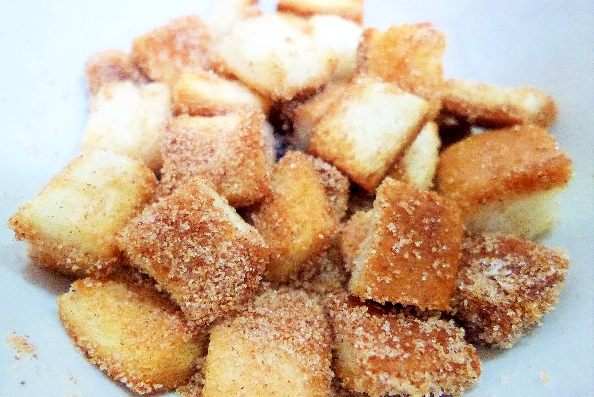 フライパンで作る パンの耳で 小さなシナモンラスク