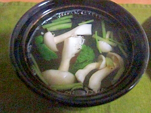 ブナピーと三つ葉のお吸い物 レシピ 作り方 By Mariron 楽天レシピ