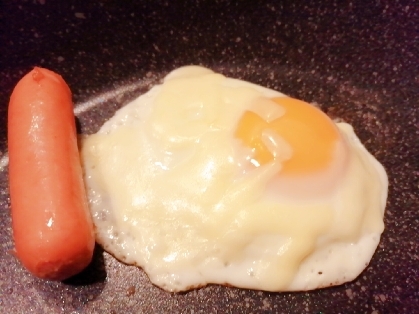 目玉焼きとウインナー