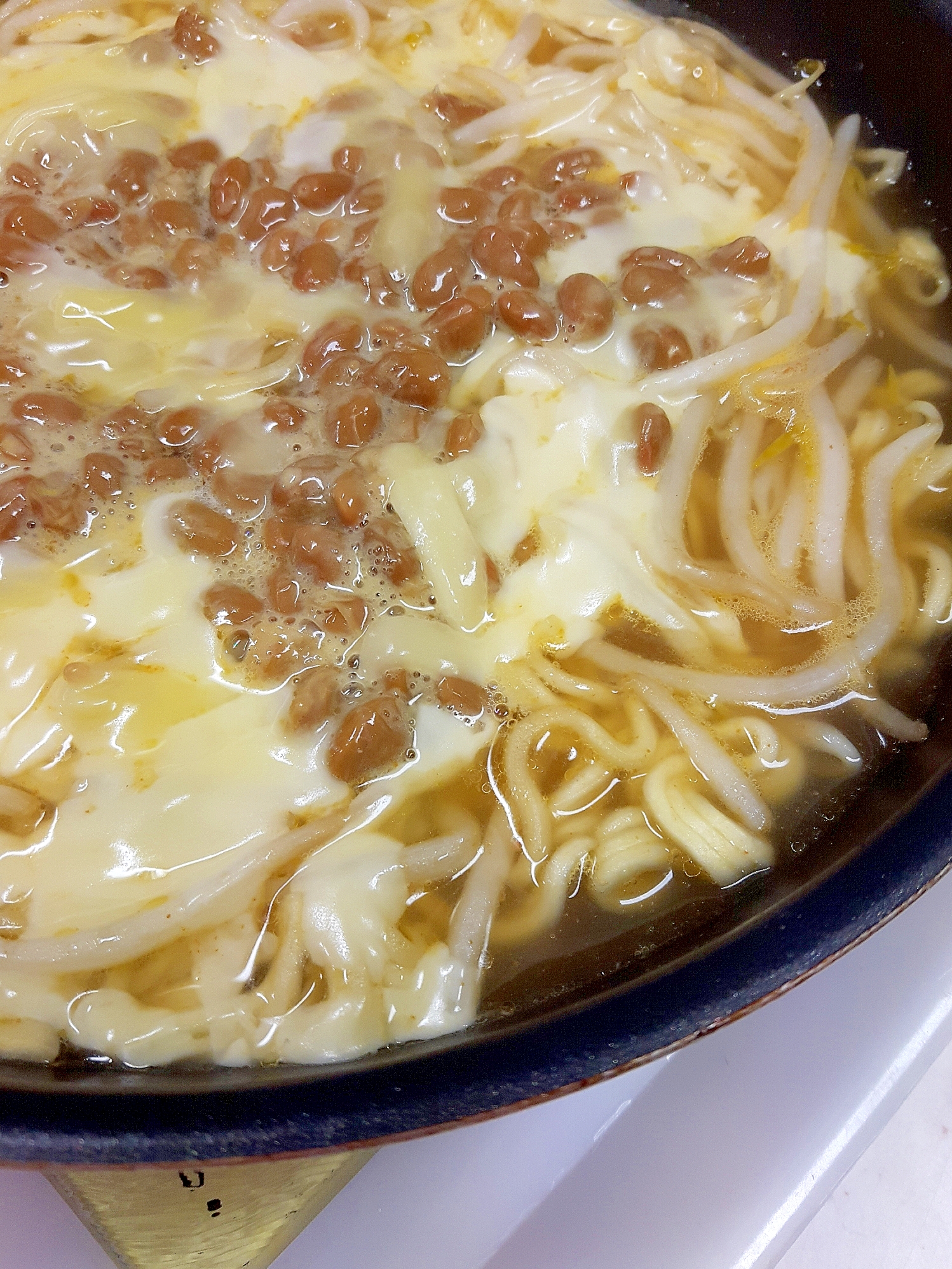 ピリ辛袋麺アレンジ！納豆＆チーズinラーメン♪