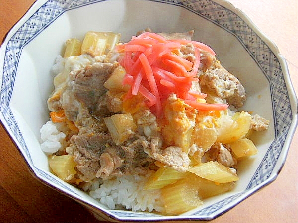 減塩！？焼肉のタレで❤豚切り落とし肉丼♪（セロリ）