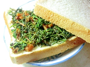 鰹と醤油がパンに合う 人参葉のサンドイッチ レシピ 作り方 By イササボラ 楽天レシピ 鰹と醤油がパンに合う 人参葉のサンドイッチ レシピ 作り方 By イササボラ 楽天レシピ