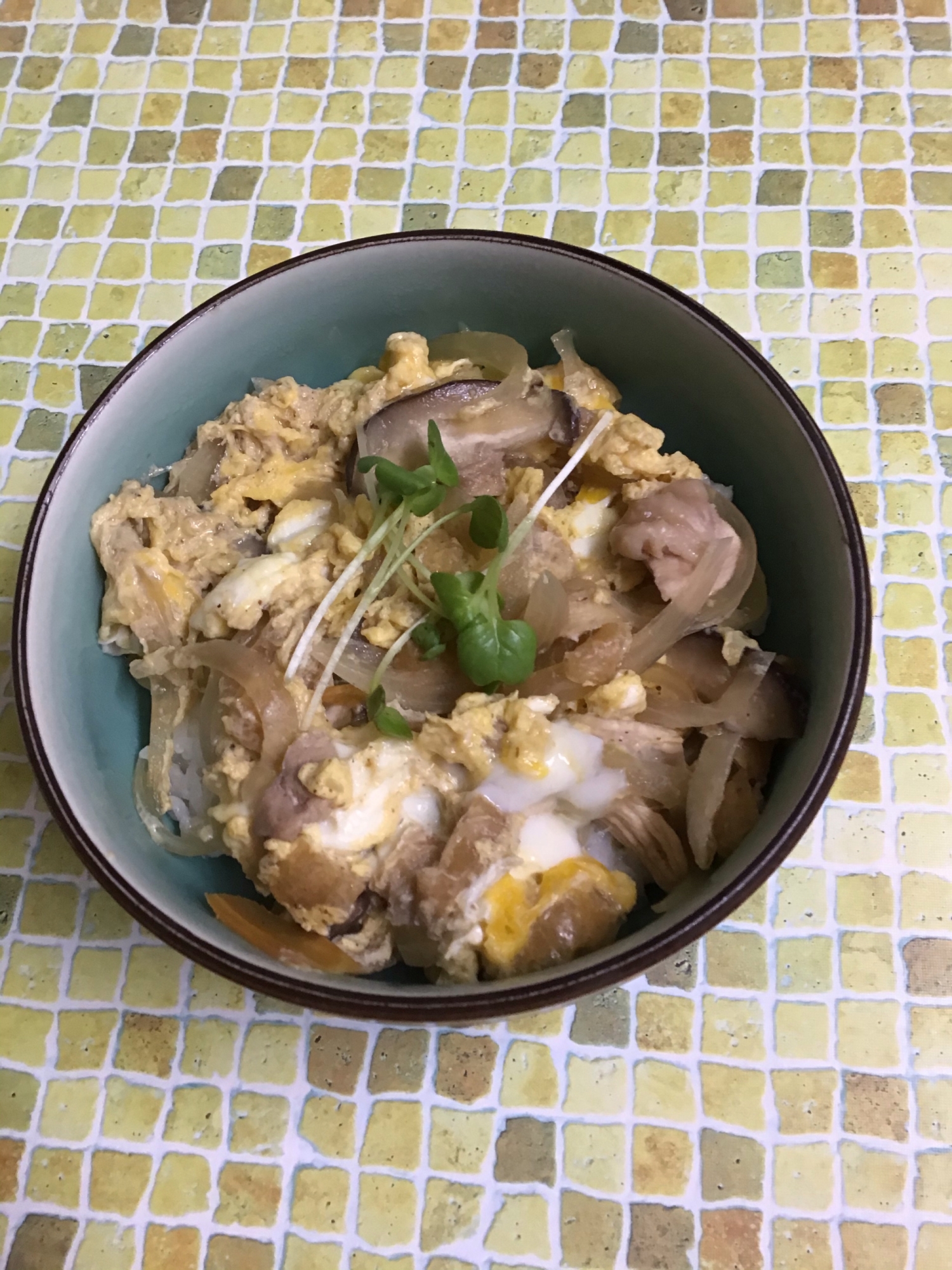 野菜たっぷり、簡単ボリューム満点親子丼♪。.:＊