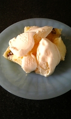 桃がないのに枇杷サンデー作りました…ごめんなさい！(^^ゞけどケーキは手作りです！　無くっても美味しいですから♡、今度のリピはモモ入りに決定です！(笑)