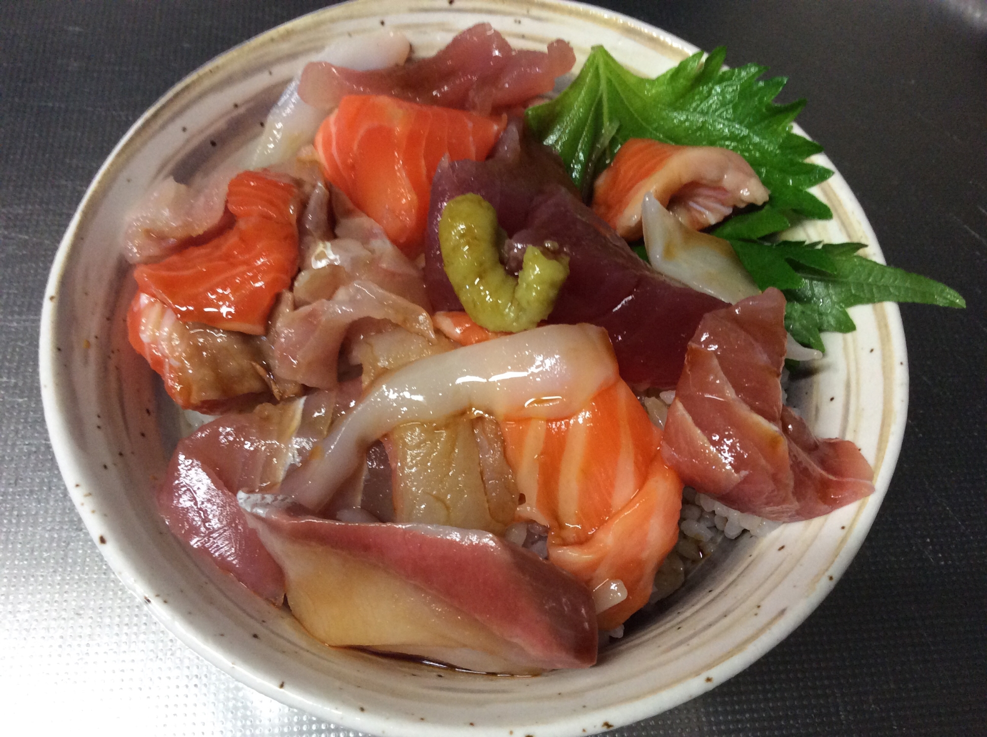 刺身切り落としで海鮮丼(煮切り醤油)