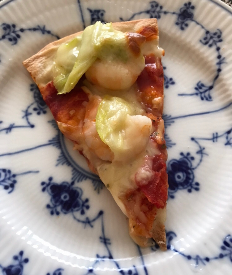 春キャベツとむきエビのピザ