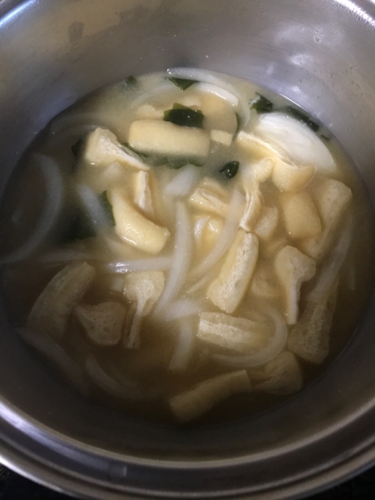 簡単！油あげ玉ねぎえのきわかめの味噌汁