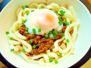 簡単ランチに☆納豆とツナ缶で韓国風冷やしうどん♪