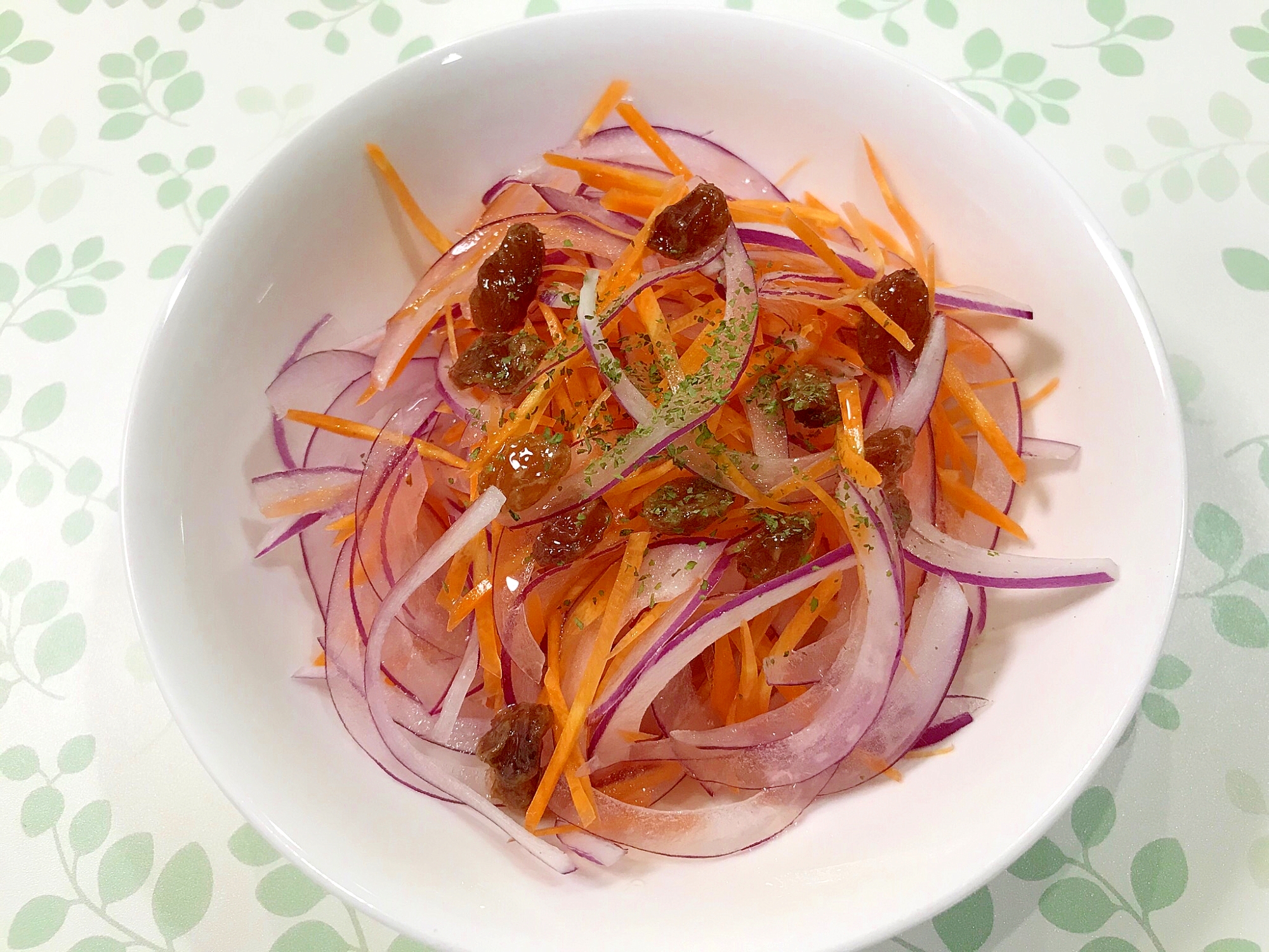 アーリーレッドと人参のサラダ レシピ 作り方 By もぐもぐばばち 楽天レシピ