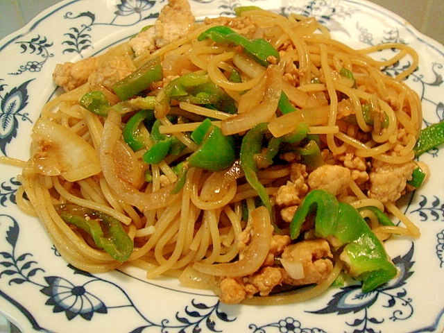 ピーマン＆鶏ひき肉のウスターソースパスタ