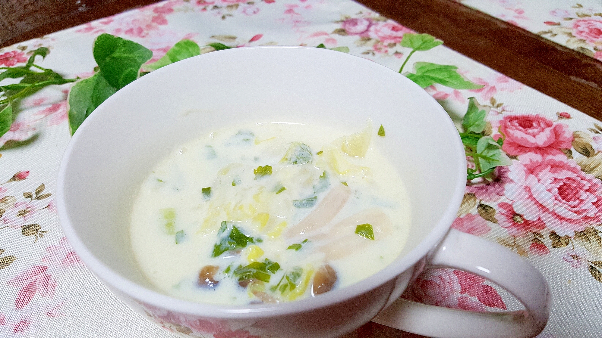 白菜としめじの豆乳スープ