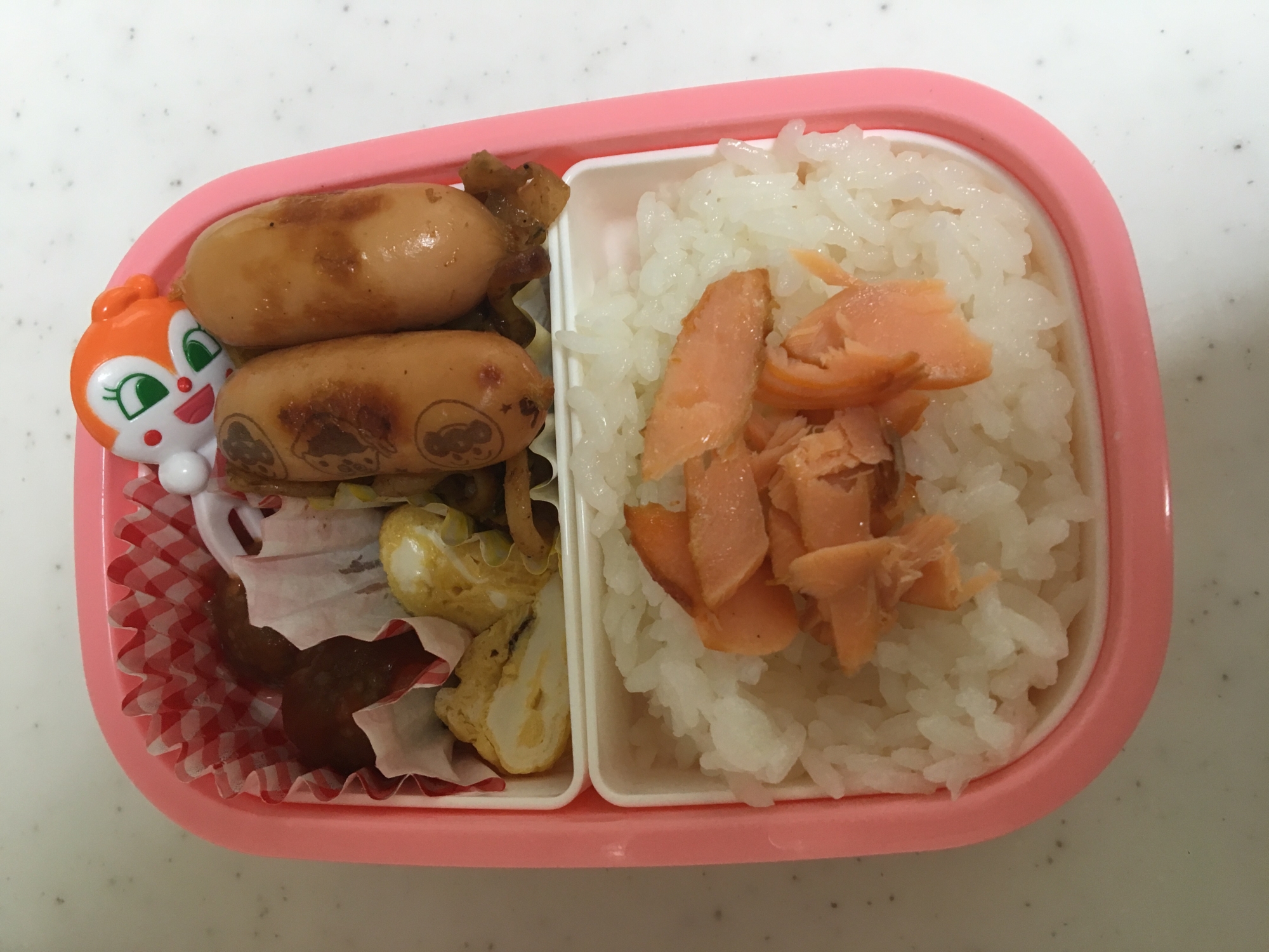 焼うどんとアンパンマンウインナーの鮭お弁当✨